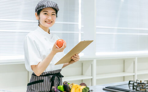 公認スポーツ栄養士とは？資格取得の流れやメリット・年収を解説